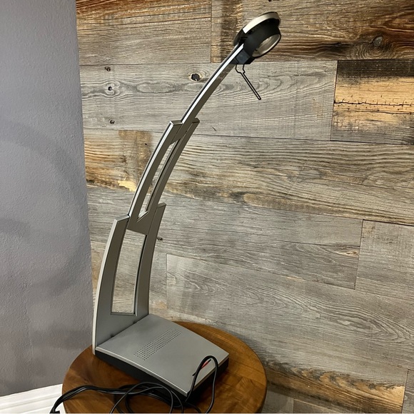 Adjustable (2x) & Extendable (3x) Table/Desk/Bed Reading Light - Picture 2 of 12